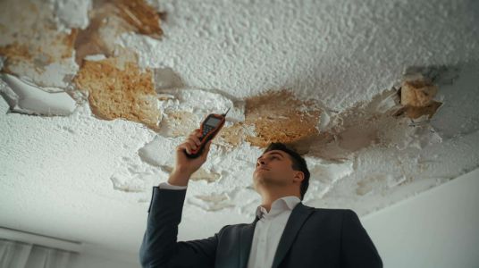 locataire infiltration d'eau par plafond