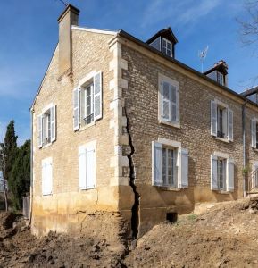 sol argileux fissure maison