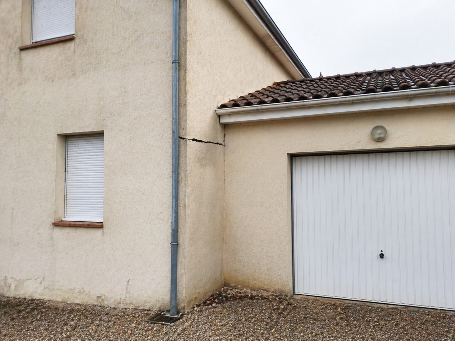 Tassement différentiel entre maison et extension garage